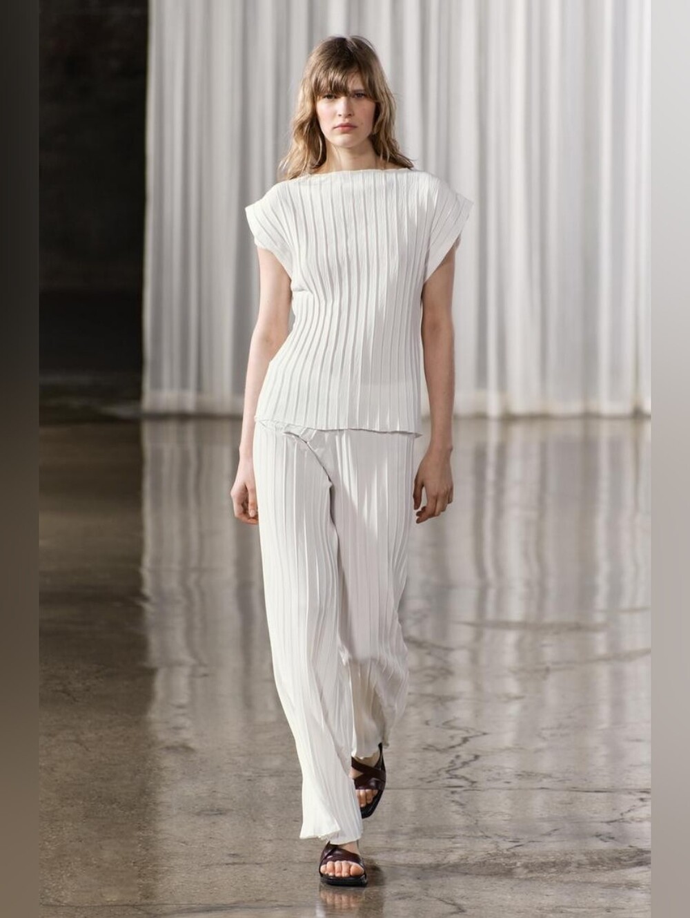 Zara White Pleated Wide-Leg Pants